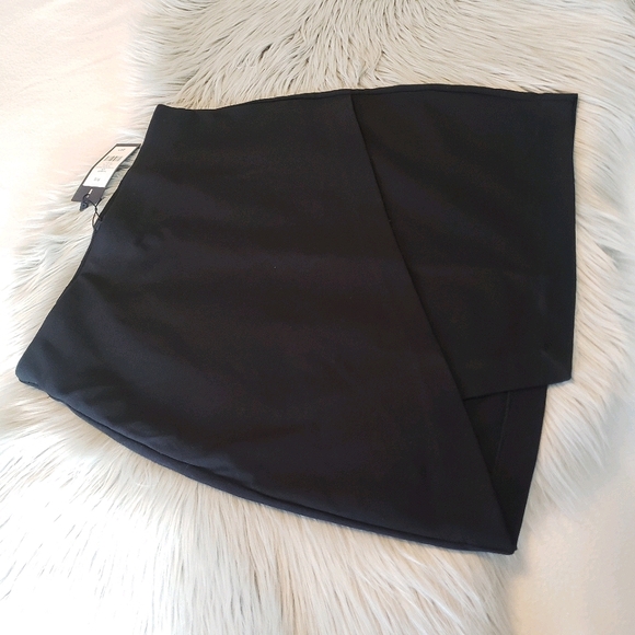 Modern NWT Faux Wrap Mini Short Skirt New Black Minimalistic - Picture 1 of 6
